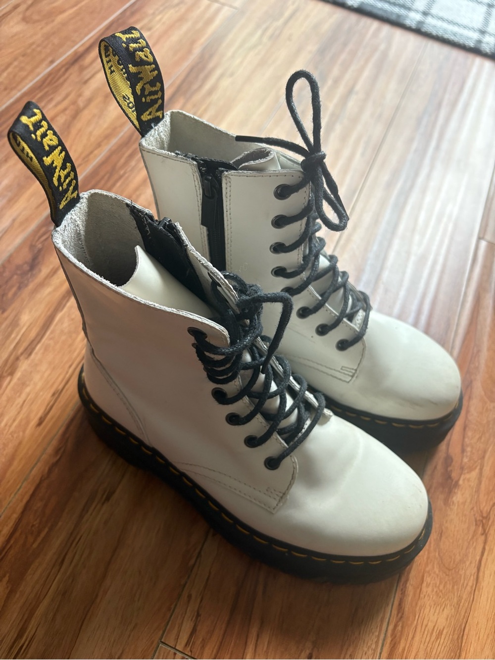 Dr. Martens white boots #drmartens #boots #white